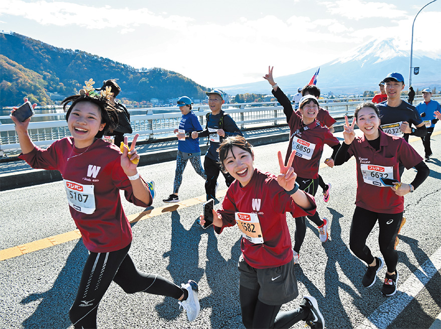 富士山マラソンは例年サークルのメンバーで出場（写真／菊池陽一郎）