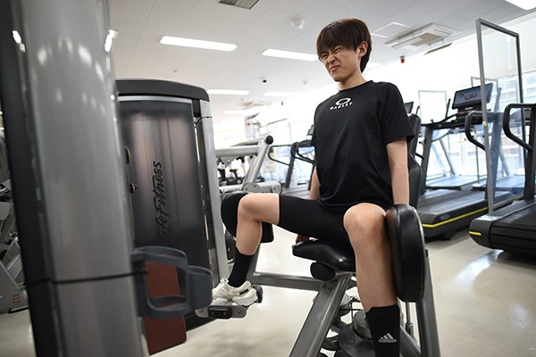 中臀筋を鍛える「アブダクター」