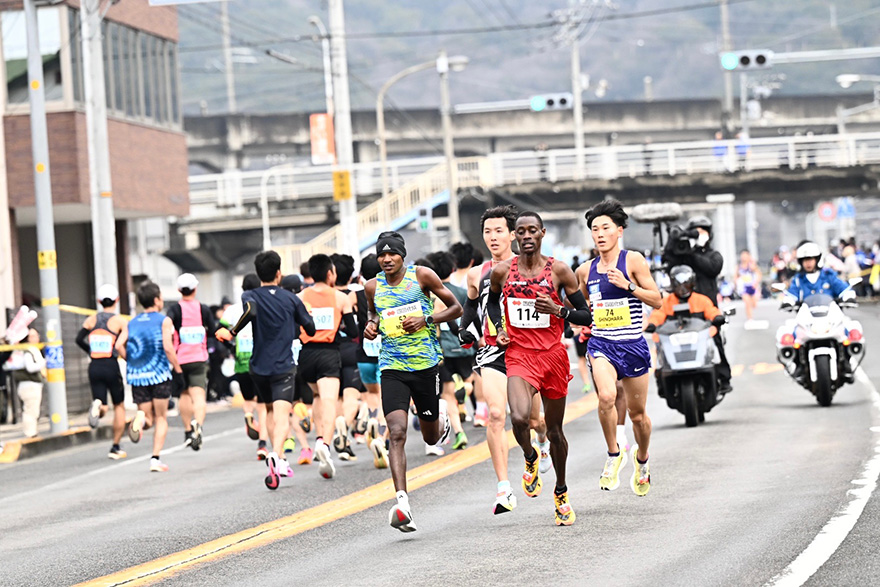 太田智樹選手（トヨタ自動車、後列向かって左）が59分27秒の日本新記録を樹立（写真／小野口健太）