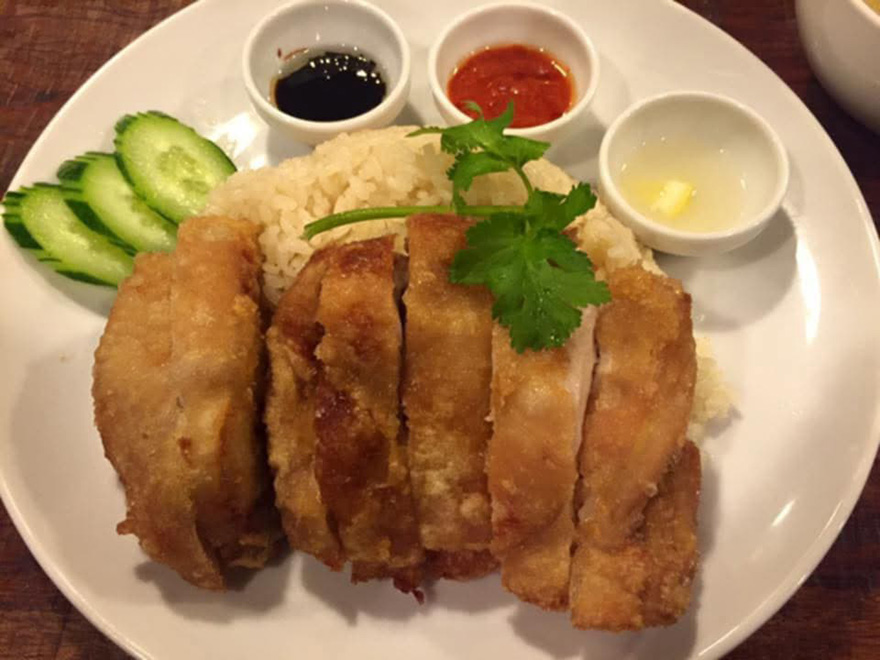 シンガポールの名物料理チキンライス