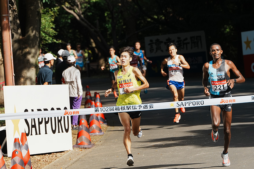 1位通過の中央学院大は個人でも近田陽路選手が1時間2分4秒で日本人最上位の7位に入った（写真／辻晋太朗）