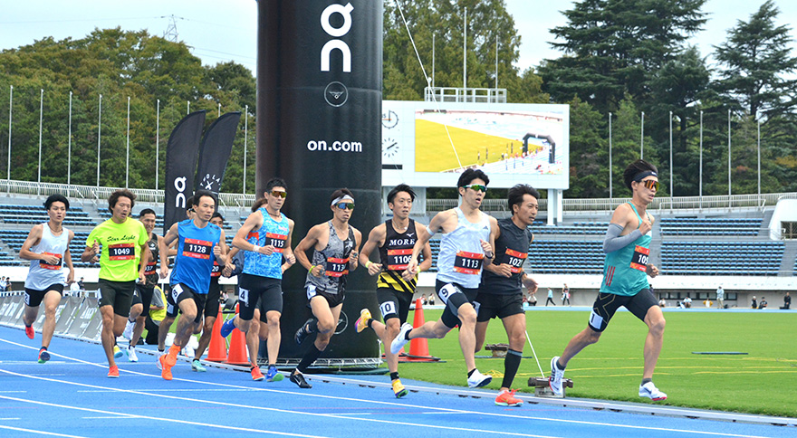 各地区予選を勝ち抜いた市民ランナーが年代別の1000ｍで競い合った