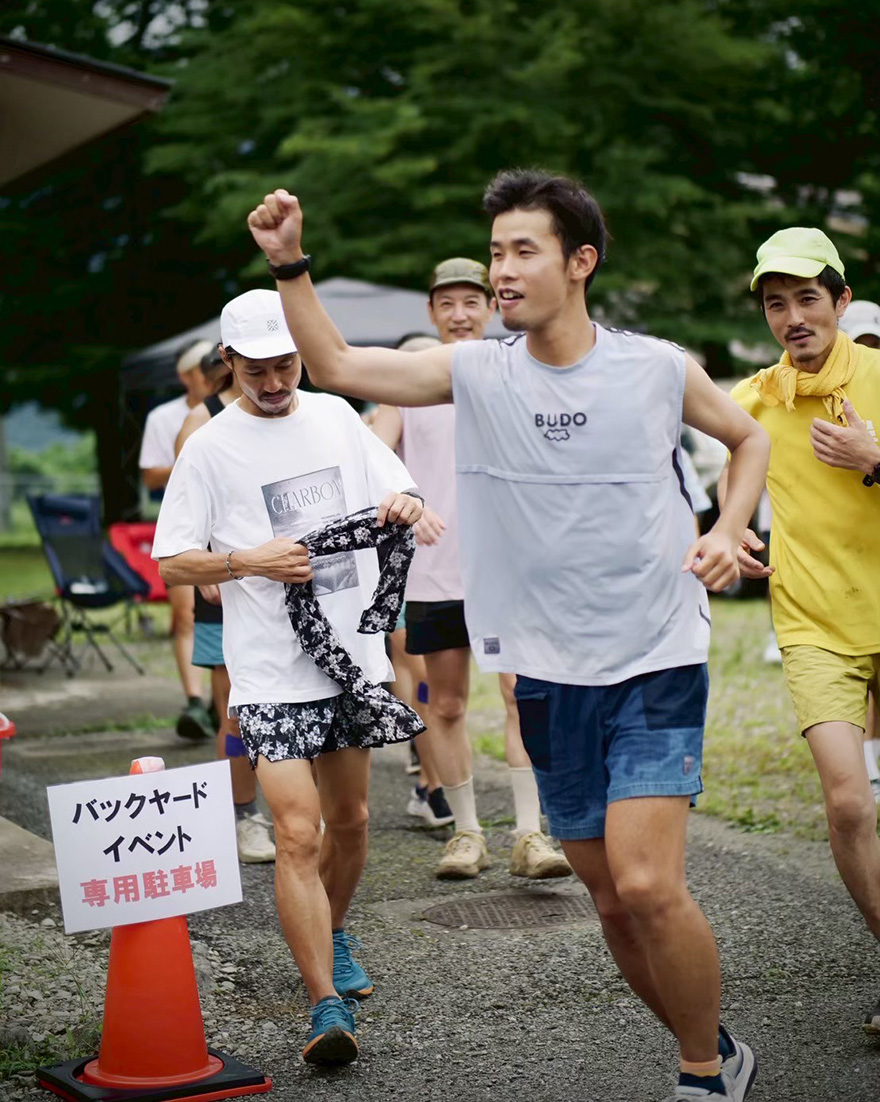 2025年7月群馬の草バックヤード「アベックバックヤード」を楽しむランナーたち（写真／宮坂雅春Masaharu Miyasaka）
