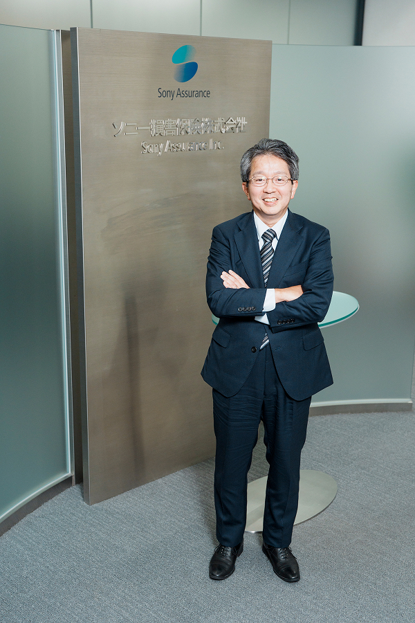 ソニー損害保険株式会社代表取締役社長の坪田博行さん（59歳）。2月の大阪マラソンは3時間33分29秒で完走した（写真／軍記ひろし）