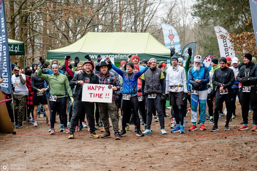 2026年3月Backyard Ultra Warmia(ポーランド)、約70名の選手、そしてギャラリーが集まったスタートエリア_Sportowa Migawka (Joanna Litwiniuk)