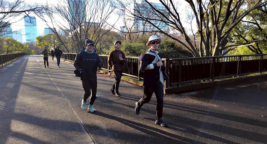 毎月1，2回実施しているバックヤードのシミュレーション練習では、ペースに応じた服装選びを試行錯誤している