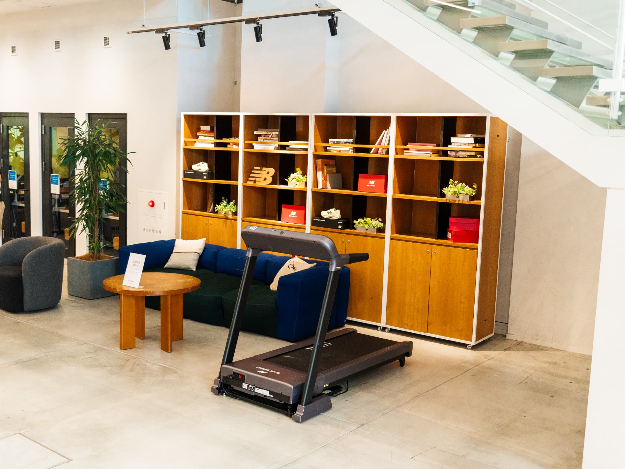 「New Balance Run Office」のトレッドミルで試し履きができる