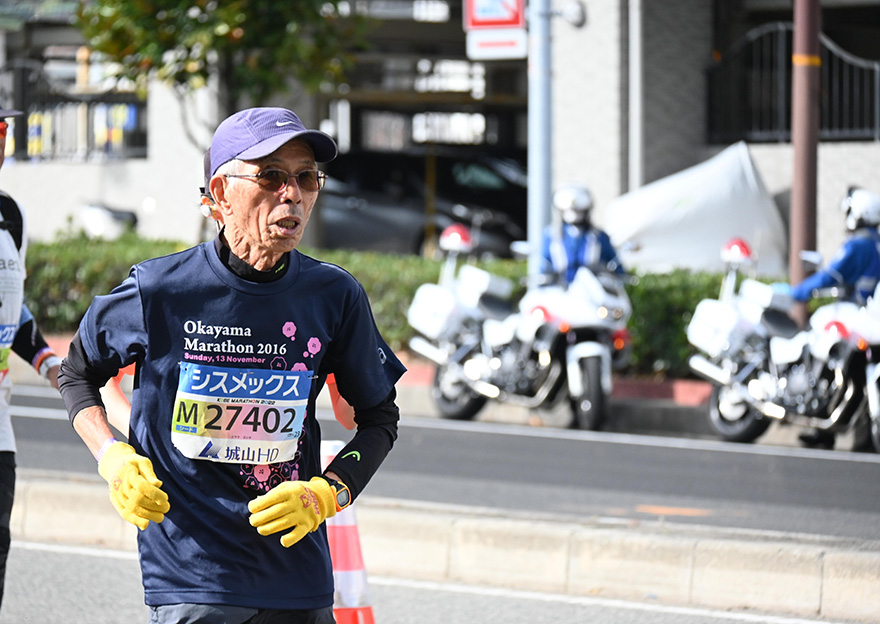 神戸マラソンを走る三宅さん（写真は22年大会）