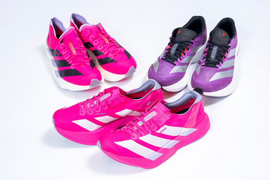 （左奥）ADIZERO TAKUMI SEN 11、（中央）ADIZERO ADIOS PRO 4、（右奥）ADIZERO BOSTON 13 