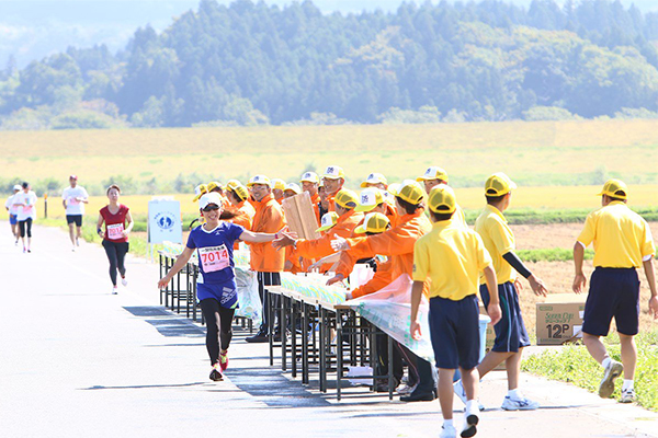 うれしいおもてなしとランナーファーストの運営が大好評。黄金色のフラットコース「一関国際ハーフマラソン」で自己ベストを狙おう
