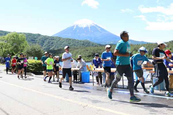 湖面の向こうに樹海と富士山！自然の中を駆ける「西湖ロードレース」エントリー開始
