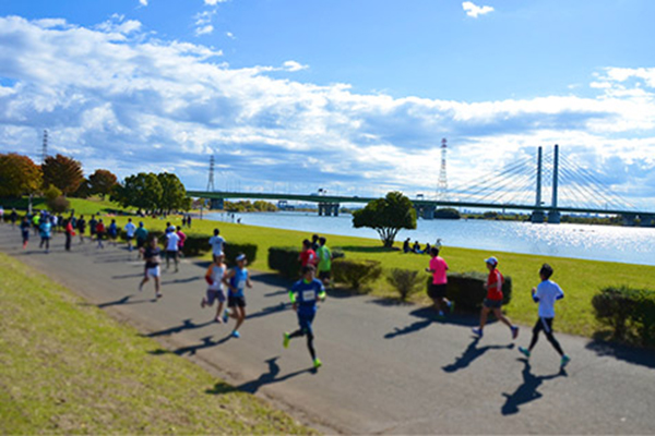 都心から約25分！　湖畔のフラットコースで記録も狙える「戸田マラソンin彩湖2026」は9月28日締切