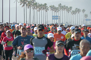 フル完走者数が100人突破！女性68歳