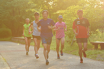 【週刊ランナーズ】「夏こそ、朝ラン！」朝４時から毎週30km練習会「ヨジラン」に潜入