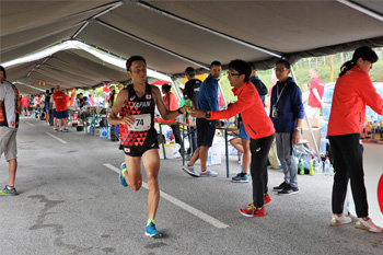 【週刊ランナーズ】100km世界選手権2連覇！　山内さんは猛暑の中でも70km走「きつい時はライバルたちを思い浮かべました」