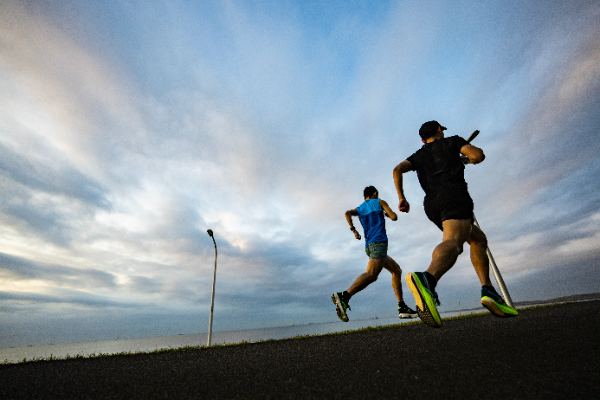 【月間100kmでフル完走 09】練習最後の流しで腰高フォームをつくろう