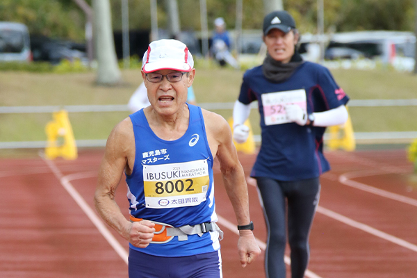 76歳でフルマラソン3時間26分の大学名誉教授　速さの秘訣は「年間350回の銭湯」