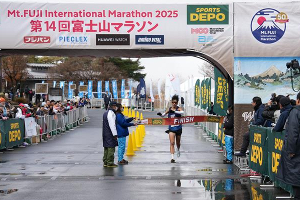 富士山マラソン 17km種目優勝者はタイから参加の22歳大学生