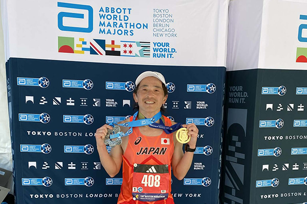 デフリンピックのメダリストで初のSix Star Finisherとなった山中さん　平均タイムは2時間41分
