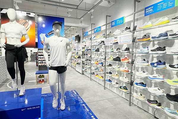 【ステップ】STEP SPORTS TOKYO FLAGSHIP STORE オープン！　お得なクーポンあります(PR)