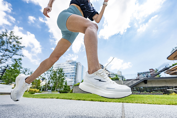 【hyloATHLETICS】日本初上陸！　英国発ランニングブランドhyloATHLETICSの「足が弾む」「走り続けたくなる」次世代シューズとは？(PR)