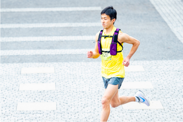 【ショップ通信】動画でわかるフィット感！ウエストポーチが苦手な人に、レースでも使えるベスト型バッグ