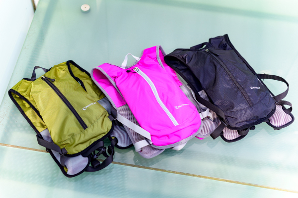 【ショップ通信】水分補給を忘れずに！ペットボトルを携帯できる揺れにくいベスト型バッグ