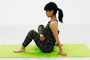 お尻をストレッチするウチトレ