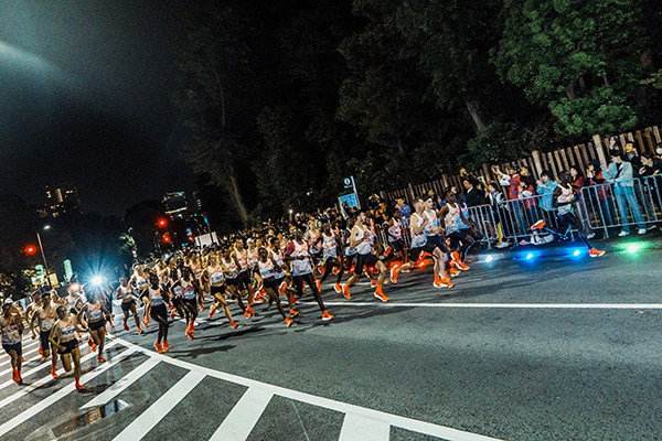 「まるでお祭り」のナイトレース！　5km日本新の太田智樹選手は「トラックより走りやすかった」