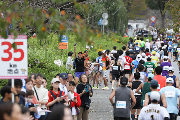 「ペースメーカーにはつかない」「直前は疲労抜きを最重視」30km以降失速しないランナーの思考法