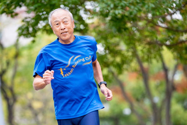 78歳でフルマラソン3時間29分のビジネスパーソン「帰宅後のランニングで月間250km走っています」
