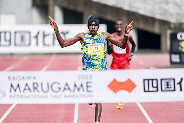 これが世界の勝負メシ!? フル2時間3分台のケニア人ランナー「レース前日はウガリを食べ自己ベスト更新」