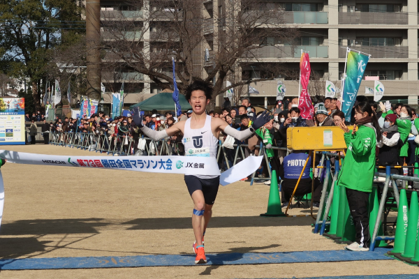 東洋大学2年生の永井選手が初マラソン初優勝　勝田全国マラソンで2時間17分2秒