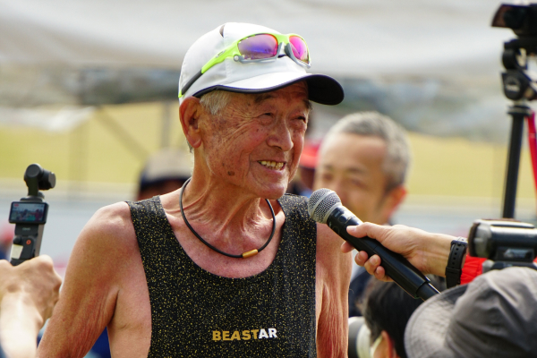 長野マラソンを90歳の小口親司さんが4時間48分で完走　「マラソンは命です」