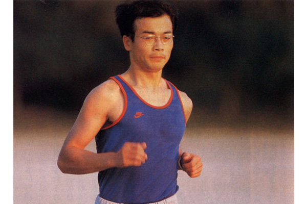 月2120km走った高校教師「10月は朝3時半起床で20km走り、朝食後に通勤ランで11km走っていました」