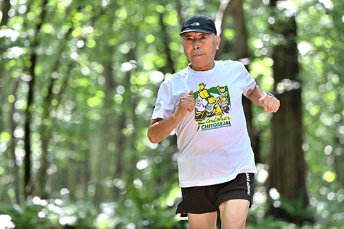 53kmレースを完走する88歳 「大会出場は自分自身へのご褒美です」